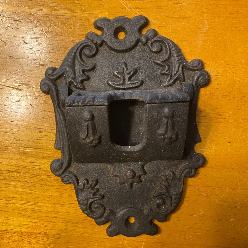 Vintage Wilton Match Holder‎ Excellent Cast Iron Wall Mount Ornate
